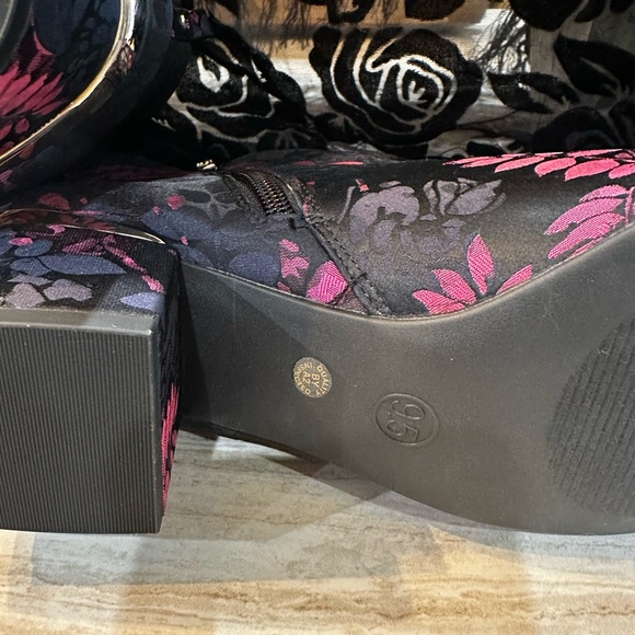 NWOT Liz Claiborne Gina Women’s Size 9.5 Black / Pink Brocade Ankle Boots - Picture 6 of 10